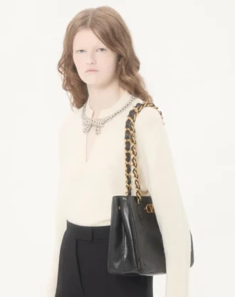 Bestickter Wollpullover