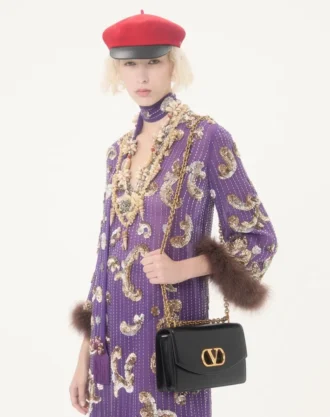 Besticktes Chiffonkleid mit Federn