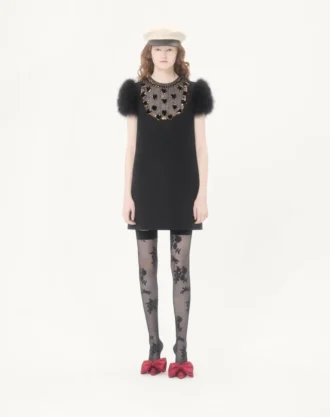 Besticktes kurzes Kleid aus Crêpe Couture