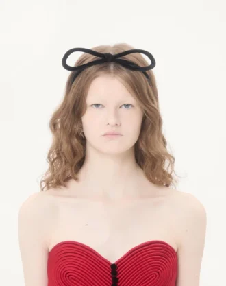 Besticktes kurzes Kleid aus Crêpe Couture