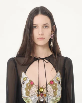 Langes Kleid aus besticktem Georgette