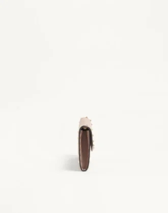 Rockstud Geldbörse mit Kette aus genarbtem Kalbsleder