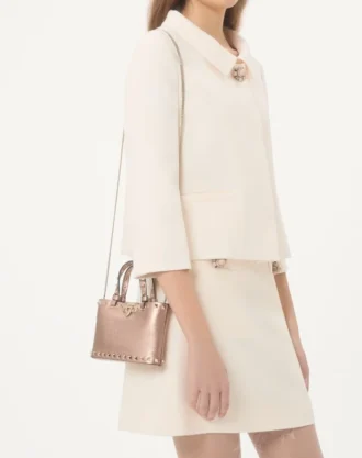 Rockstud Mini-Shoppingtasche aus laminiertem genarbtem Kalbsleder