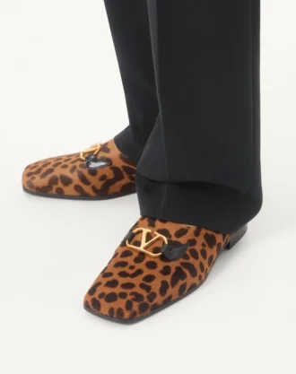 Valentino Garavani Babouche Haircalf Loafers mit Fauve Eclat Print