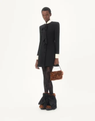 Valentino Garavani DeVain Kleine Umhängetasche aus Lammfell mit Strasssteinen.