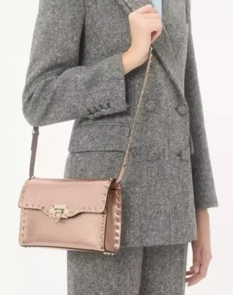 Valentino Garavani Rockstud Kleine Umhängetasche aus laminiertem genarbtem Kalbsleder