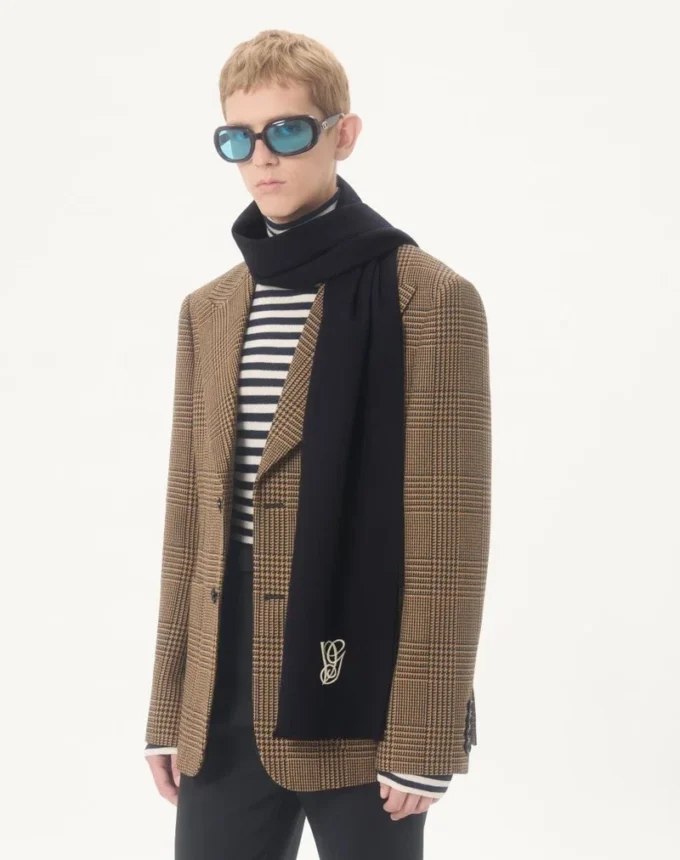 VG Wollschal mit Stickerei